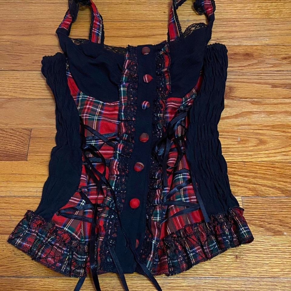 No tag/brand / size medium / black with red plaid
